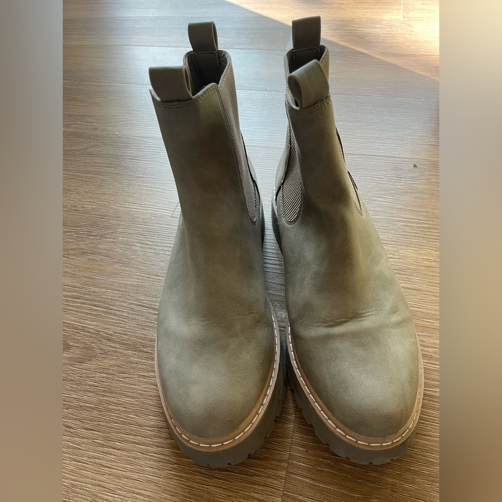 DV by Dolce Vita Olive Ankle Boots